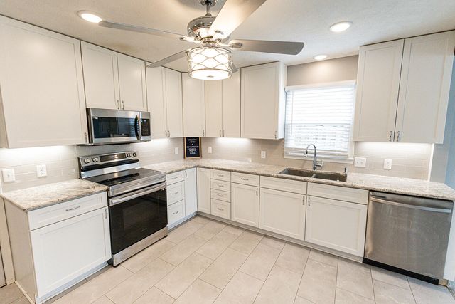 1557 SUNSET Drive, Council Bluffs, IA 51503