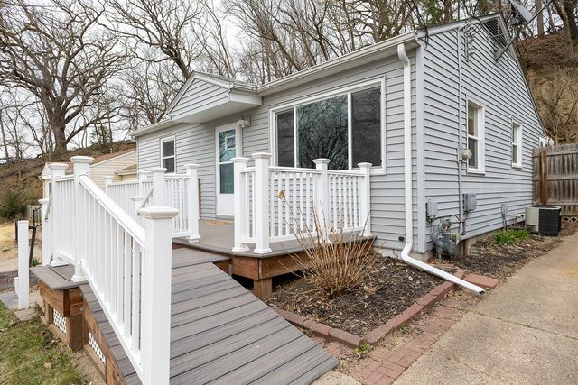 1557 SUNSET Drive, Council Bluffs, IA 51503