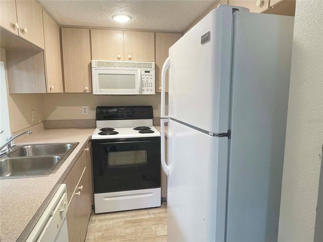 1122 S PINE RIDGE CIRCLE 1122, Sanford, FL 32773