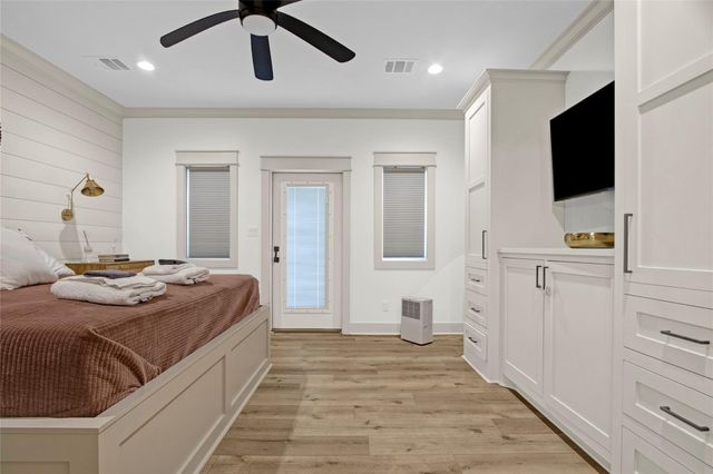 2906 Shady Lane, Crystal Beach, TX 77650