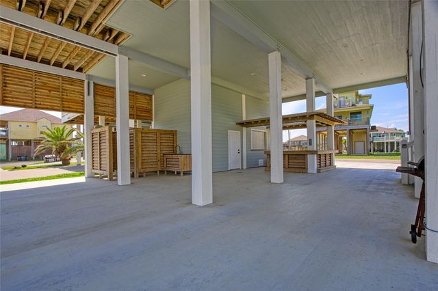 2906 Shady Lane, Crystal Beach, TX 77650