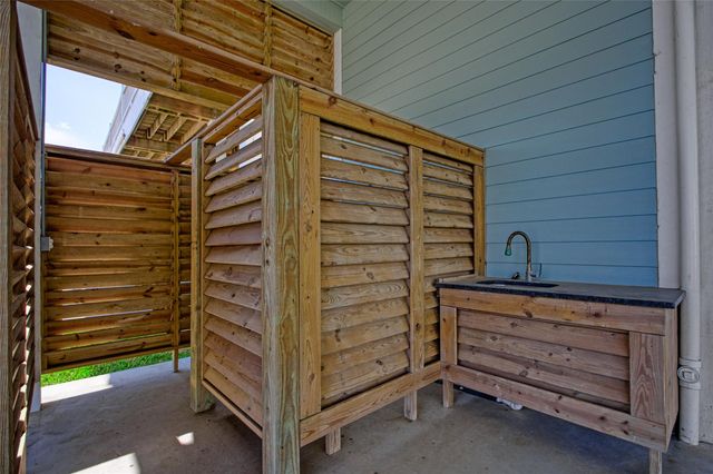 2906 Shady Lane, Crystal Beach, TX 77650