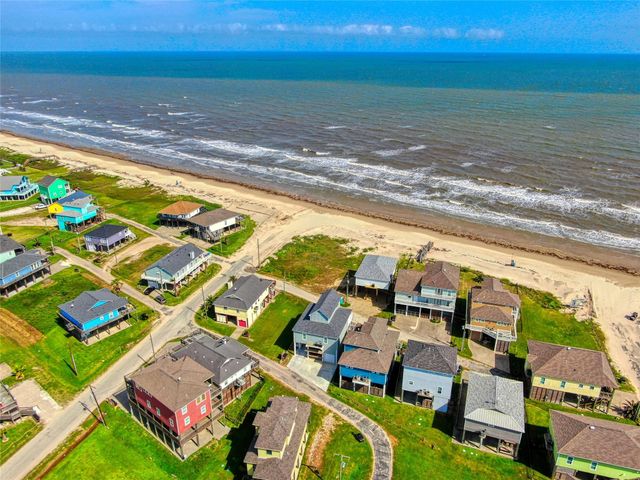 2906 Shady Lane, Crystal Beach, TX 77650