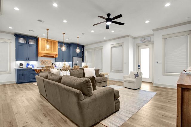2906 Shady Lane, Crystal Beach, TX 77650