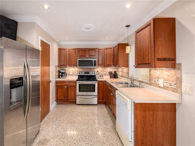 907 HILLSIDE TERRACE, Brandon, FL 33511