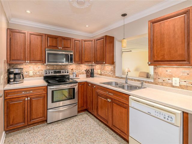 907 HILLSIDE TERRACE, Brandon, FL 33511