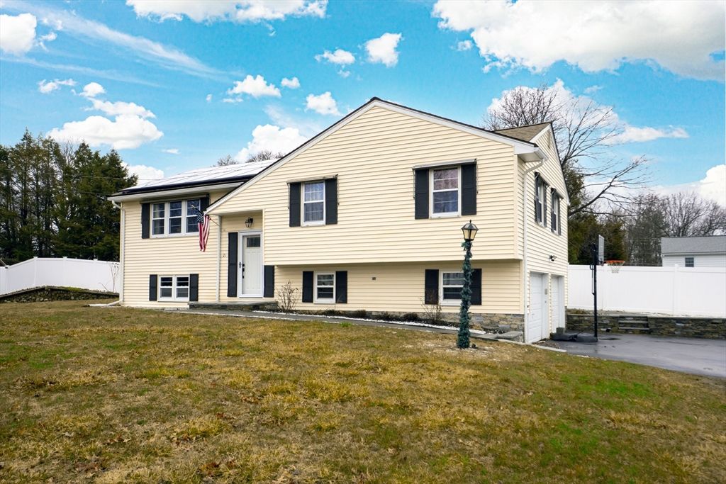21 Taft St, Milford, MA 01757