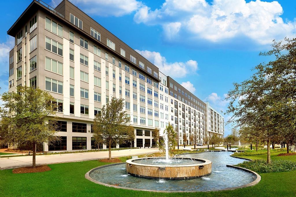 8900 Six Pines Drive 427, The Woodlands, TX 77380