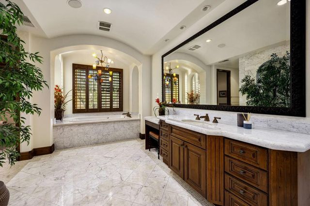 57360 Peninsula Lane, La Quinta, CA 92253