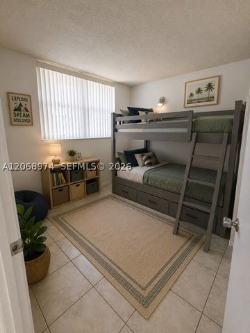 9440 Poinciana Pl 404, Davie, FL 33324