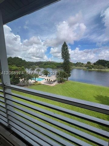9440 Poinciana Pl 404, Davie, FL 33324