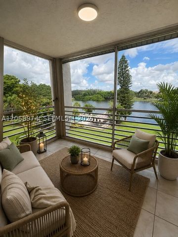9440 Poinciana Pl 404, Davie, FL 33324