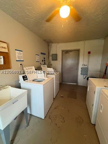 9440 Poinciana Pl 404, Davie, FL 33324