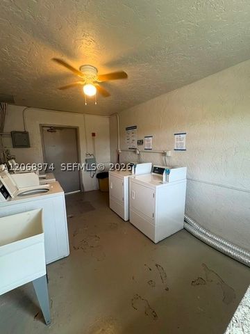 9440 Poinciana Pl 404, Davie, FL 33324