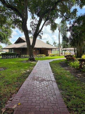 9440 Poinciana Pl 404, Davie, FL 33324
