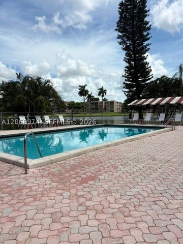 9440 Poinciana Pl 404, Davie, FL 33324