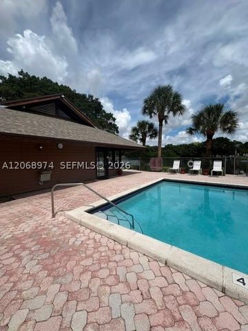 9440 Poinciana Pl 404, Davie, FL 33324