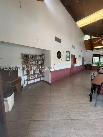 9440 Poinciana Pl 404, Davie, FL 33324