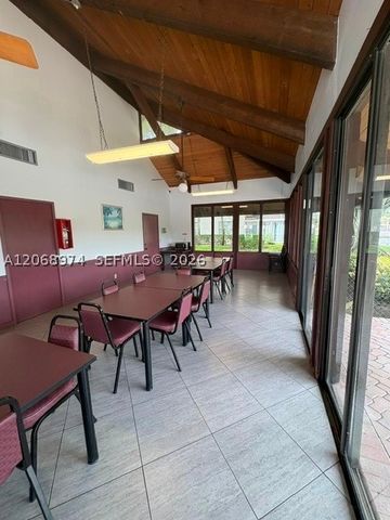 9440 Poinciana Pl 404, Davie, FL 33324