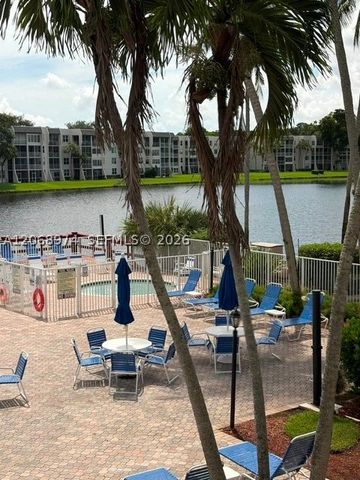 9440 Poinciana Pl 404, Davie, FL 33324