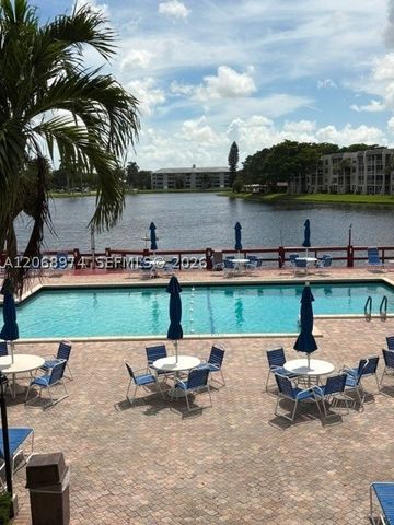 9440 Poinciana Pl 404, Davie, FL 33324