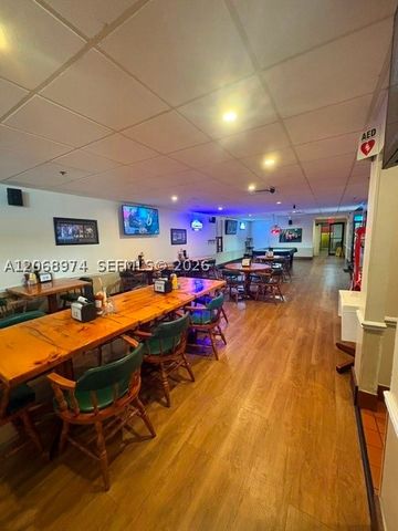 9440 Poinciana Pl 404, Davie, FL 33324