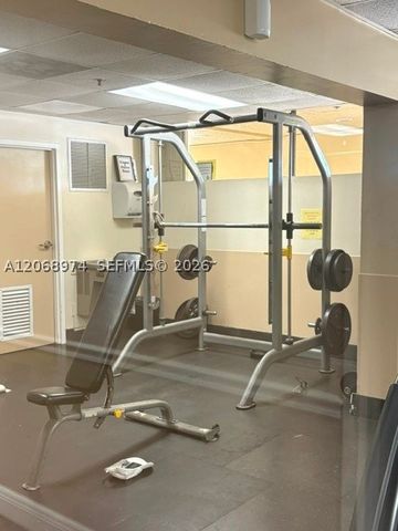 9440 Poinciana Pl 404, Davie, FL 33324