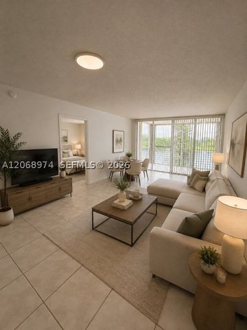 9440 Poinciana Pl 404, Davie, FL 33324