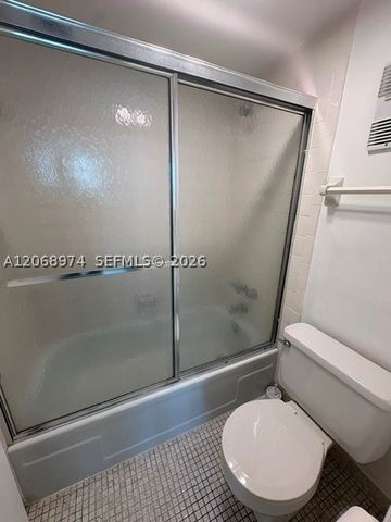 9440 Poinciana Pl 404, Davie, FL 33324