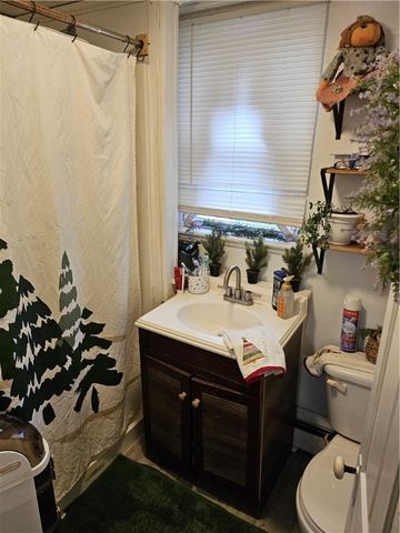 302 W Cooper St, Slippery Rock Boro, PA 16057