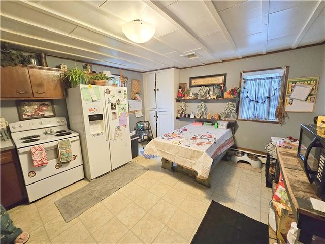 302 W Cooper St, Slippery Rock Boro, PA 16057