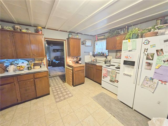 302 W Cooper St, Slippery Rock Boro, PA 16057