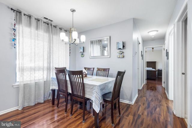 1102 DIAMOND DR, Newtown, PA 18940