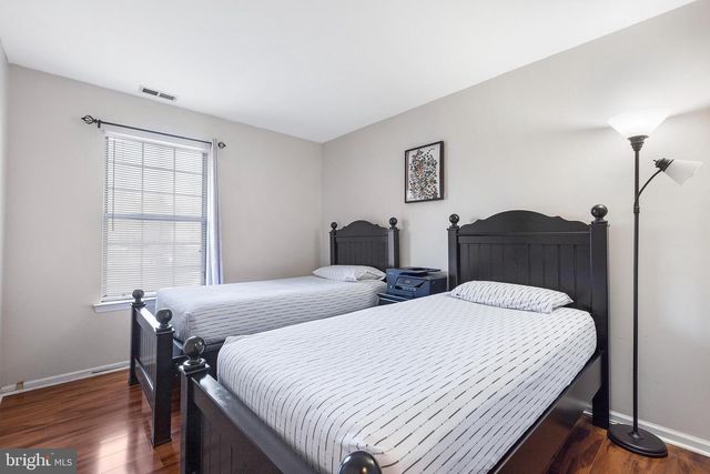 1102 DIAMOND DR, Newtown, PA 18940