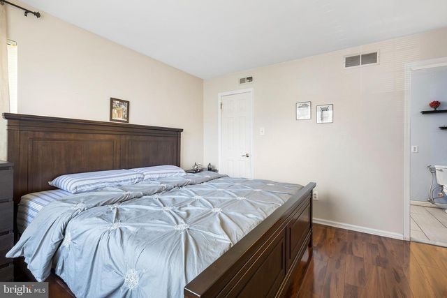 1102 DIAMOND DR, Newtown, PA 18940