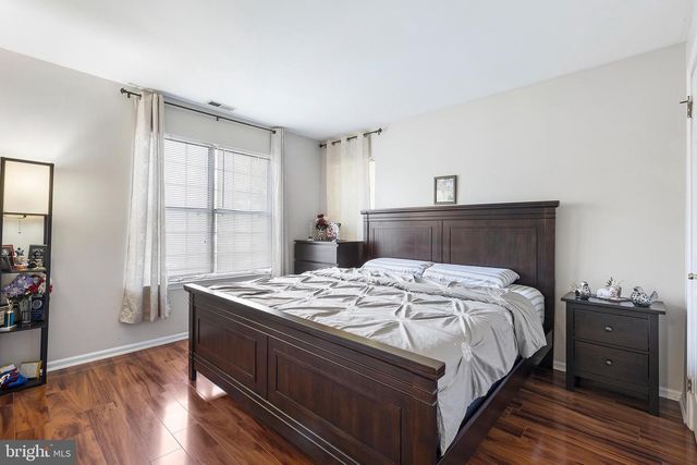 1102 DIAMOND DR, Newtown, PA 18940