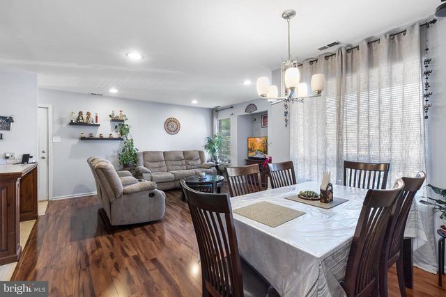 1102 DIAMOND DR, Newtown, PA 18940