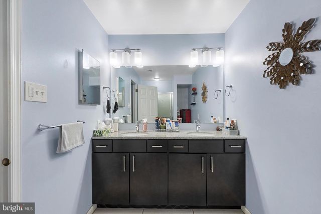1102 DIAMOND DR, Newtown, PA 18940
