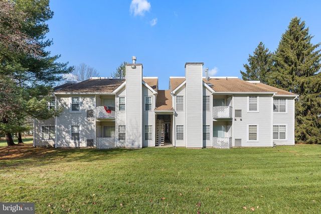 1102 DIAMOND DR, Newtown, PA 18940