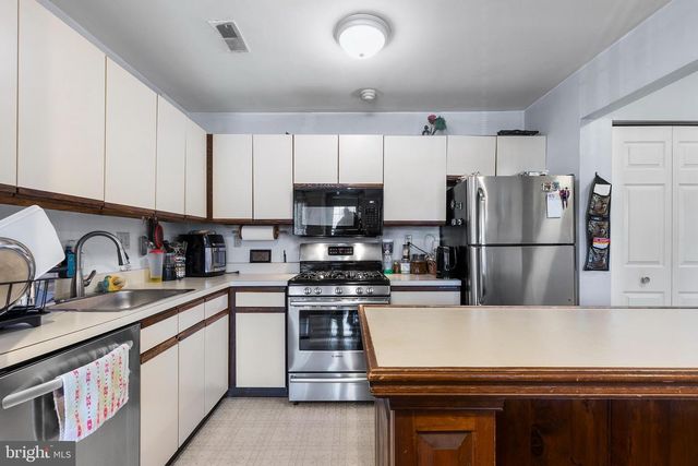 1102 DIAMOND DR, Newtown, PA 18940