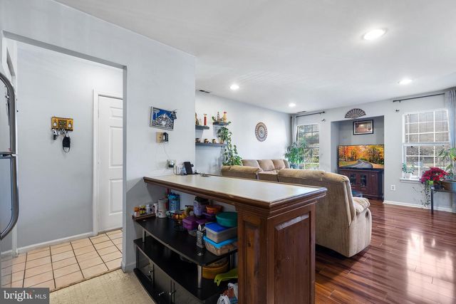 1102 DIAMOND DR, Newtown, PA 18940