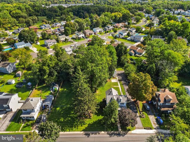 784 WOODLANE RD, Edgewater Park, NJ 08010