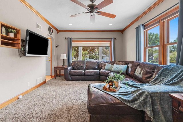 619 TAYLOR STREET, Little Chute, WI 54140