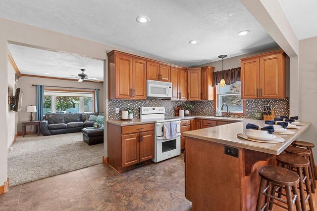 619 TAYLOR STREET, Little Chute, WI 54140