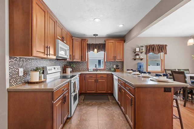 619 TAYLOR STREET, Little Chute, WI 54140