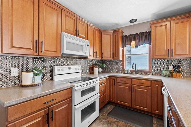 619 TAYLOR STREET, Little Chute, WI 54140