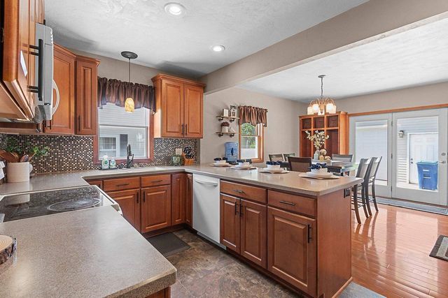 619 TAYLOR STREET, Little Chute, WI 54140