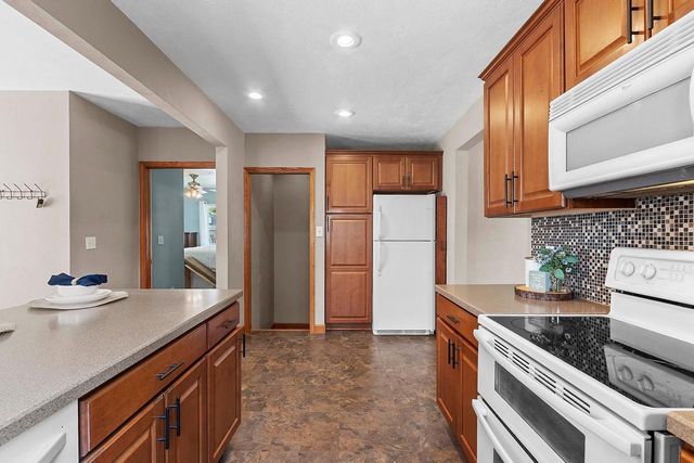 619 TAYLOR STREET, Little Chute, WI 54140