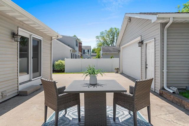 619 TAYLOR STREET, Little Chute, WI 54140