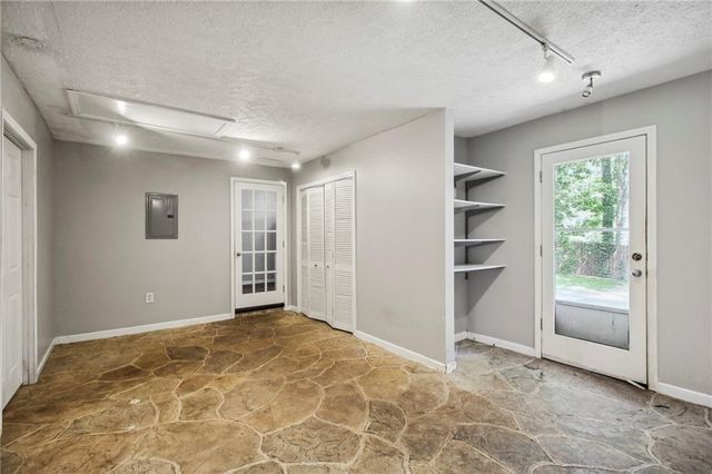 455 Barrington Drive W, Roswell, GA 30076